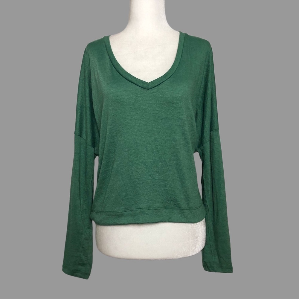 🤎 XS 🤎 NWT Anthro Top V-Neck Low Cut Long Sleeves Cropped Textured